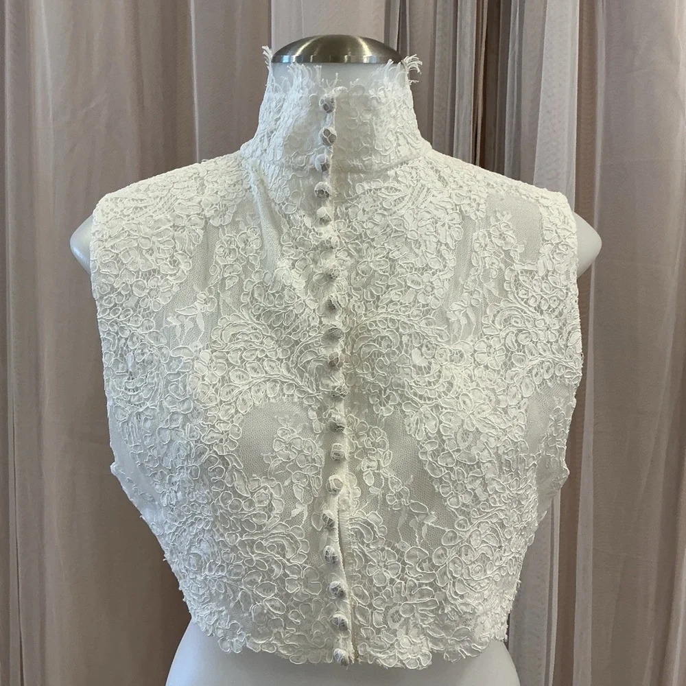 Elegant White Lace Bolero - Picture 2 of 2